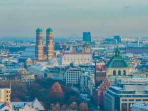 Blick auf die winterliche Münchner Innenstadt - Drohnenfoto